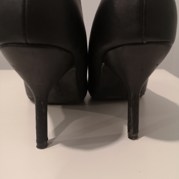 Comfy Soles black heeled shoes - Picture 4 of 4